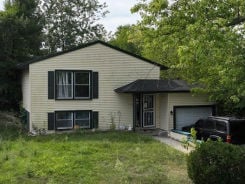 Single Family 4BR 2BA - 785 W 70TH PL, Merrillville, IN
