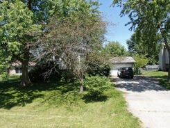 Single Family 5BR 2BA - 4214 GLEN OAKS DR, Crown Point, IN
