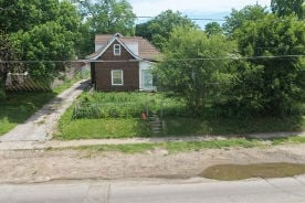 Single Family 3BR 2BA - 475 SE 30TH ST, Des Moines, IA