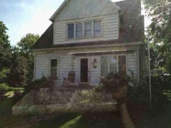 Single Family 4BR 1BA - 208 N 3RD ST, Wallingford, IA
