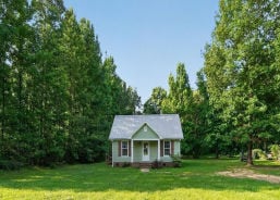 Single Family 3BR 1BA - 1014 LITTLE CREEK DR, Crystal Springs, MS