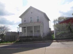 Single Family 3BR 1BA - 422 N MARQUETTE ST, Davenport, IA