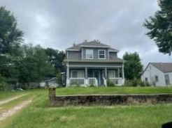 Single Family 4BR 2BA - 415 E F AVE, Kingman, KS