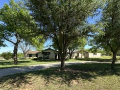 Single Family 4BR 3BA - 306 WADE ST, Olney, TX