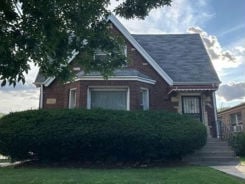 Single Family 3BR 1BA - 8140 S JEFFERY BLVD, Chicago, IL