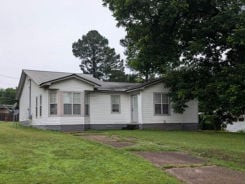 Single Family 3BR 2BA - 313 N DIVISION STREET, Morrilton, AR