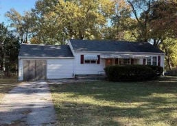 Single Family 3BR 1BA - 5925 CRESCENT AVE, Raytown, MO