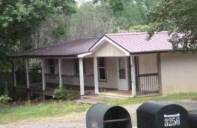 Single Family 1BR 1BA - 3234 NW 9TH AVE DR, Hickory, NC