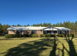 Single Family 4BR 2BA - 351 L C DEAS RD, Coffeeville, AL